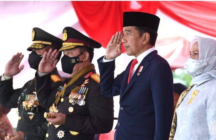 Jokowi dalam Upacara HUT Bhayangkara ke-78