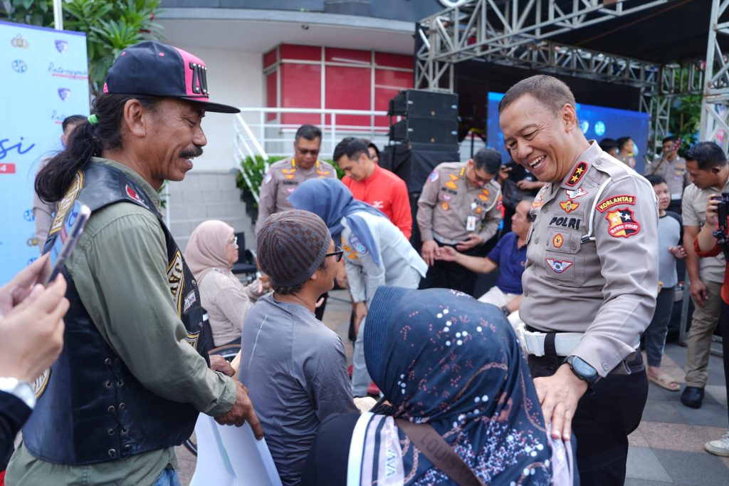 Kakorlantas Polri Irjen Pol Aan Suhanan hadiri acara Retrospeksi Korban Kecelakaan Lalu Lintas yang diadakan di Bundaran HI, Jakarta, Minggu (15/12/2024)