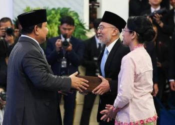 Prabowo beri gelar tanda jasa kehormatan